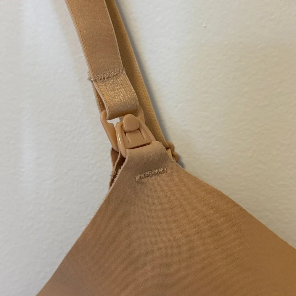 Knix Nursing Bra Nude Comfy Wireless No padding
No size tag ?small - Picture 4 of 11